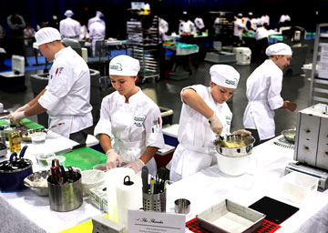 Frylow bubbling in hot oil